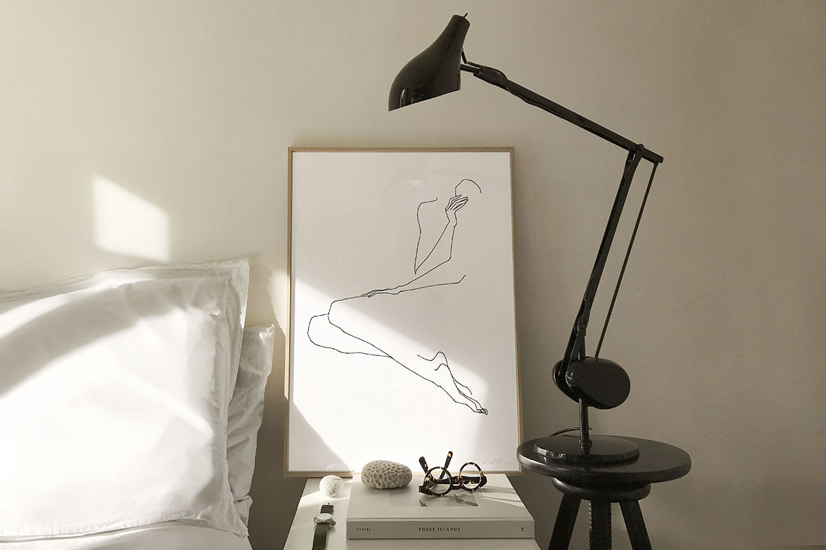 FredericForest_Grammatical_Neutral_MinimalDrawingArt_50x70cm_WomanWaiting3_Scene2