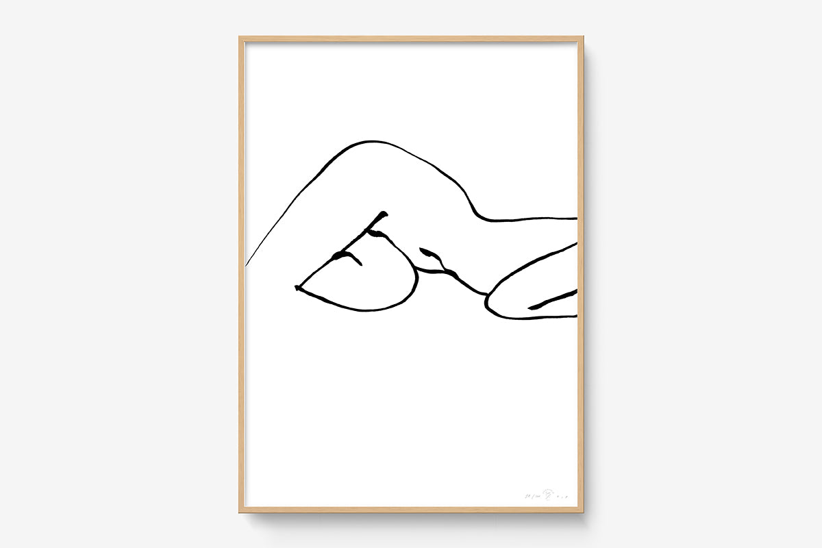 FredericForest_Grammatical_Print_MinimalDrawingArt_50x70cm_WomanResting04_Framed_Natural