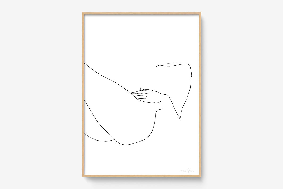 FredericForest_Grammatical_Print_MinimalDrawingArt_50x70cm_WomanResting2_Framed_Natural