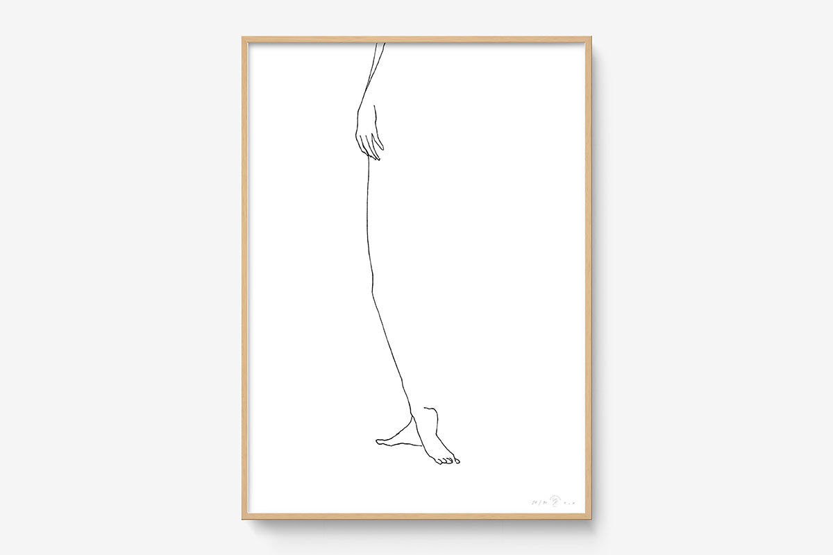 FredericForest_Grammatical_Print_MinimalDrawingArt_50x70cm_WomanStanding2_Framed_Natural