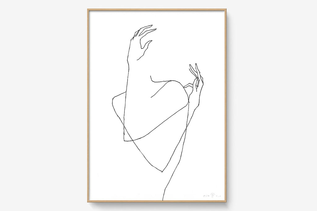 cadre-bois-50x70cm_Woman-Dancing-With-Her-Hands.jpg