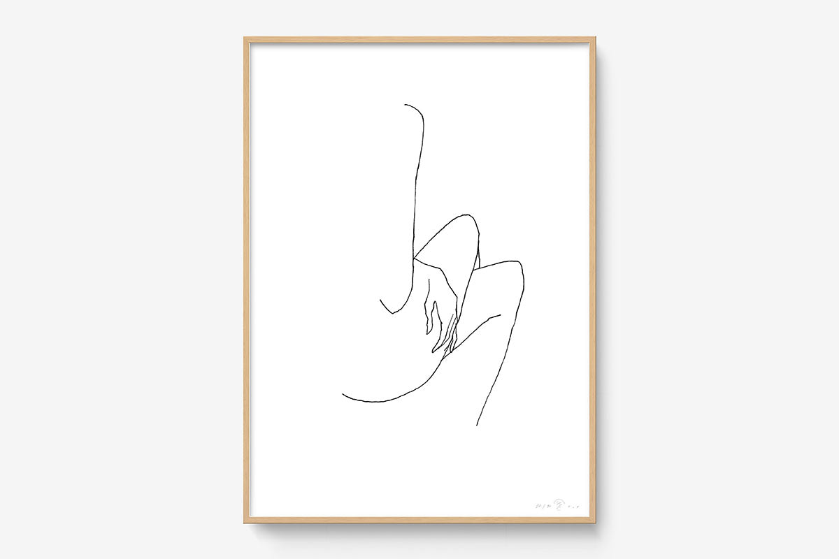 FredericForest_Grammatical_Print_MinimalDrawingArt_50x70cm_WomanCrossingHerLegs_Framed_Natural