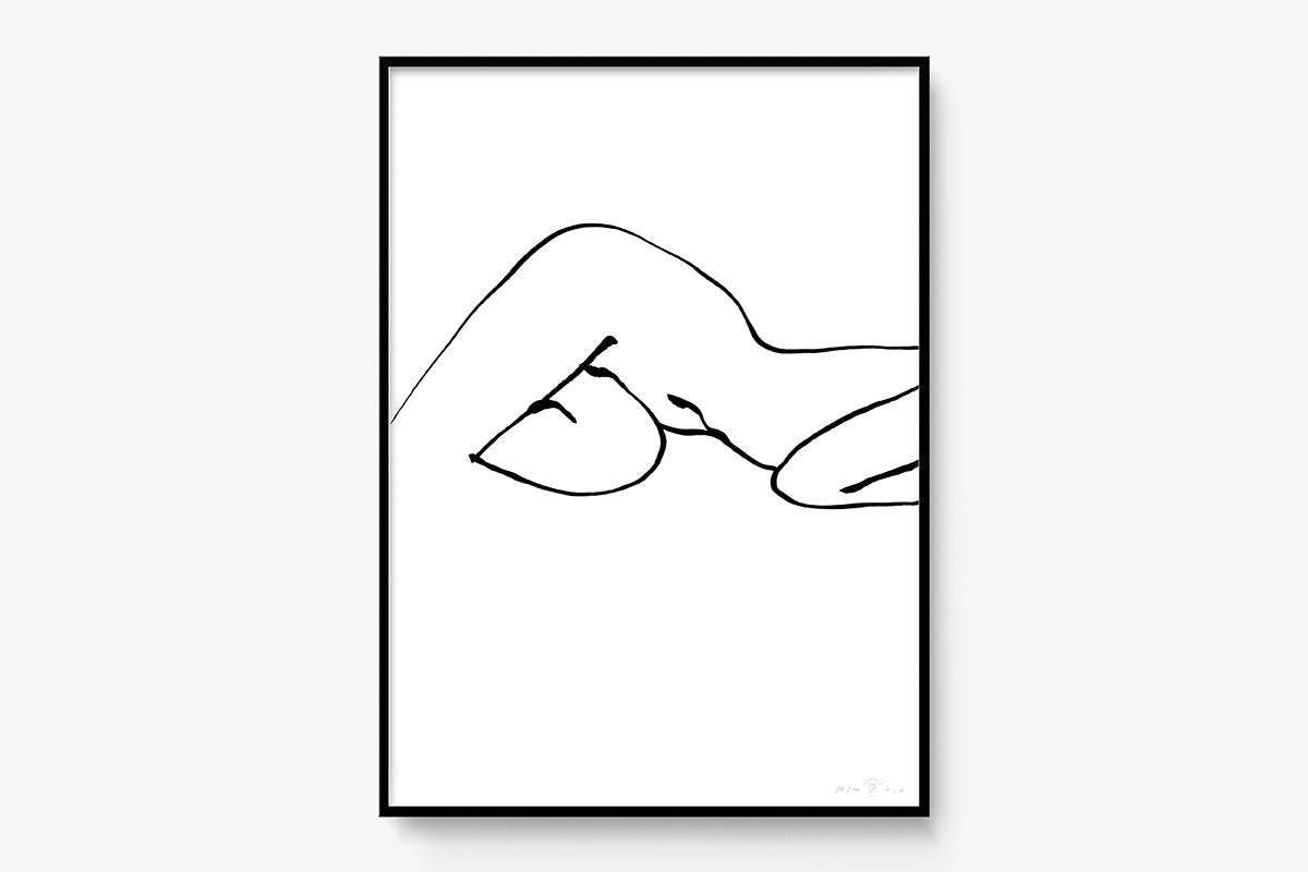 FredericForest_Grammatical_Print_MinimalDrawingArt_50x70cm_WomanResting04_Framed_Black