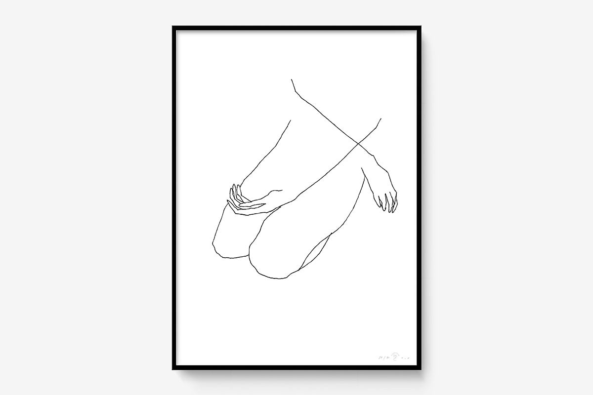 FredericForest_Grammatical_Print_MinimalDrawingArt_50x70cm_WomanSitting2_Framed_Black